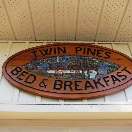 פיטרבורו Twin Pines Bed And Breakfast מראה חיצוני תמונה