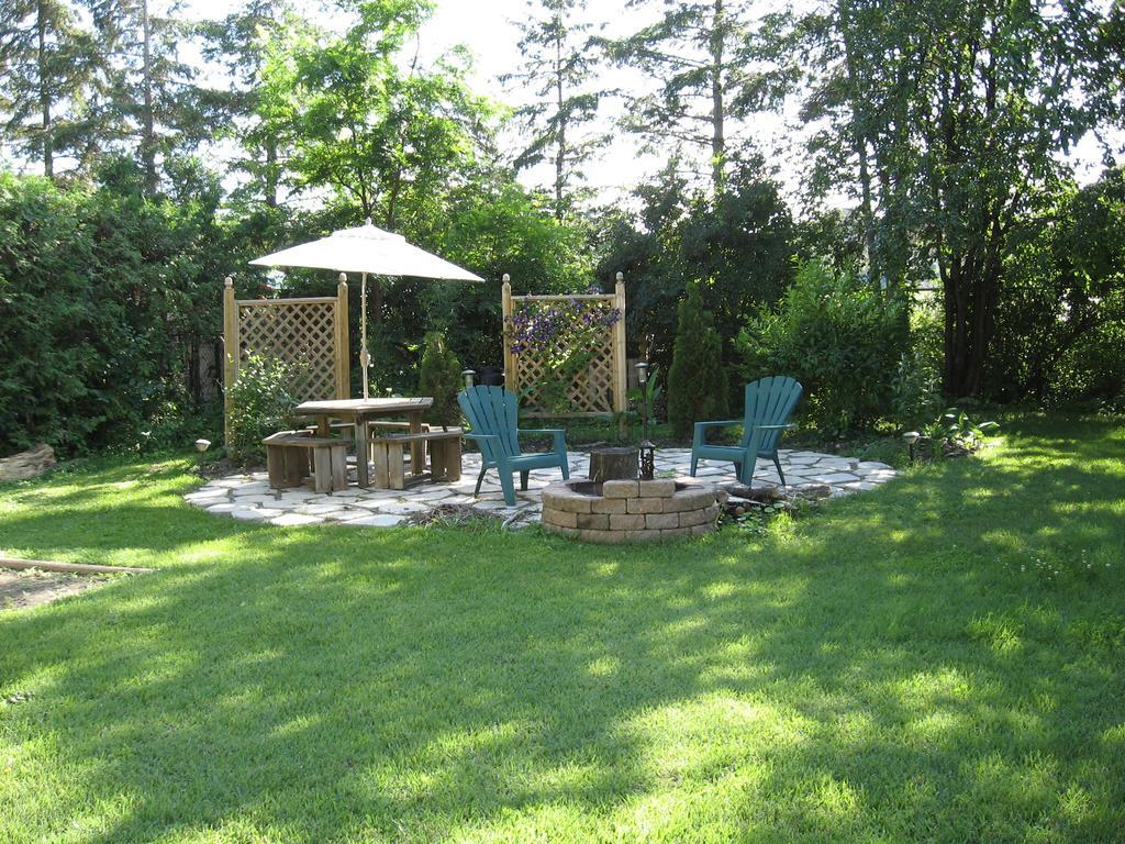 פיטרבורו Twin Pines Bed And Breakfast מראה חיצוני תמונה
