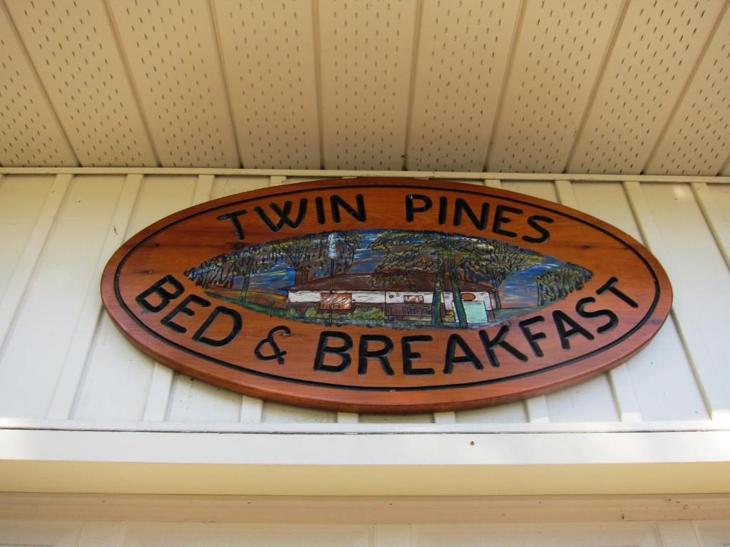 פיטרבורו Twin Pines Bed And Breakfast מראה חיצוני תמונה