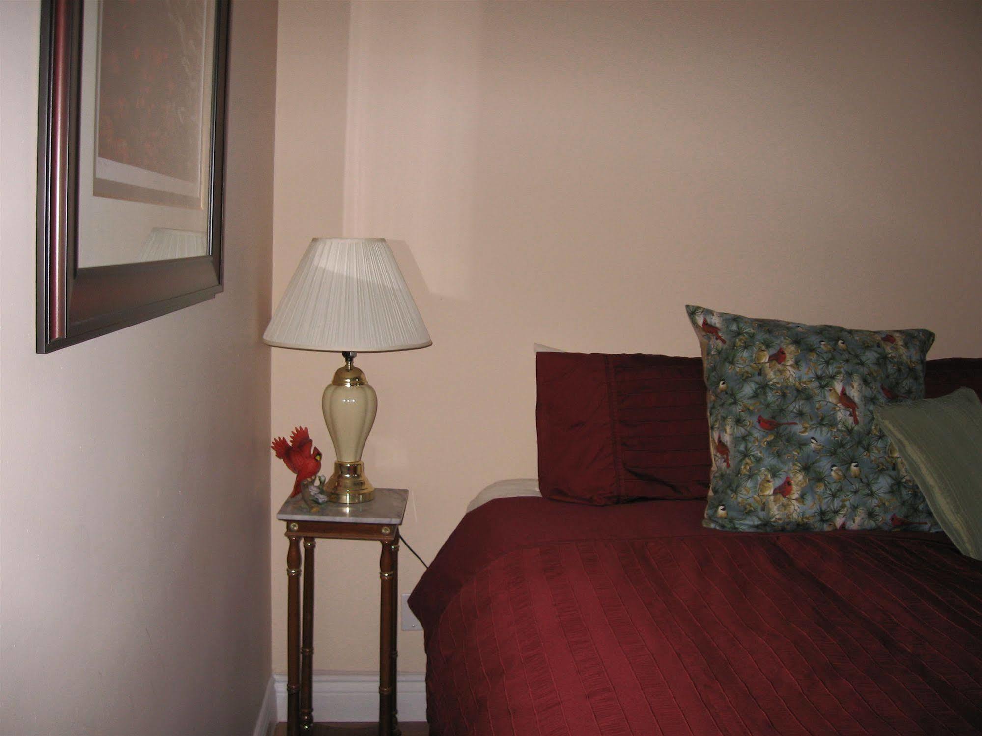 פיטרבורו Twin Pines Bed And Breakfast מראה חיצוני תמונה
