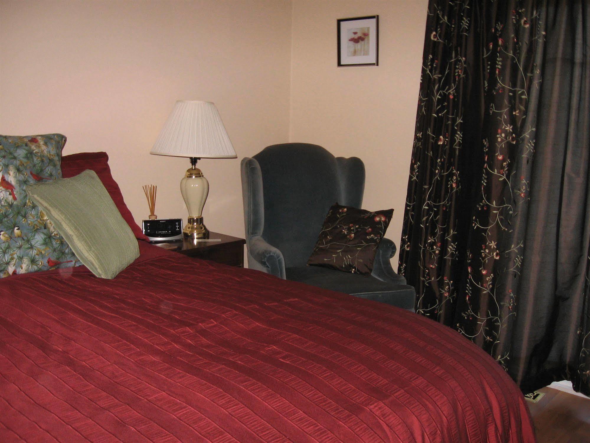 פיטרבורו Twin Pines Bed And Breakfast מראה חיצוני תמונה